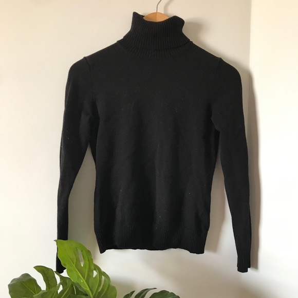 banana republic turtleneck - Picture 1 of 2
